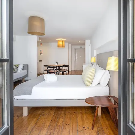 In Portugal - Ribeira Center - 3 * Oporto